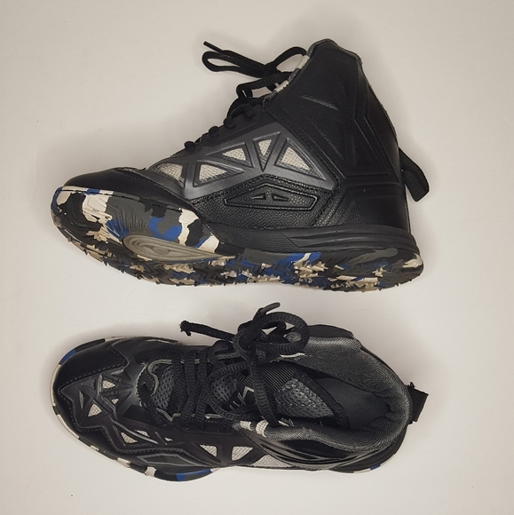 Boys And1 Chaos high top Sneaker - Picture 2 of 13